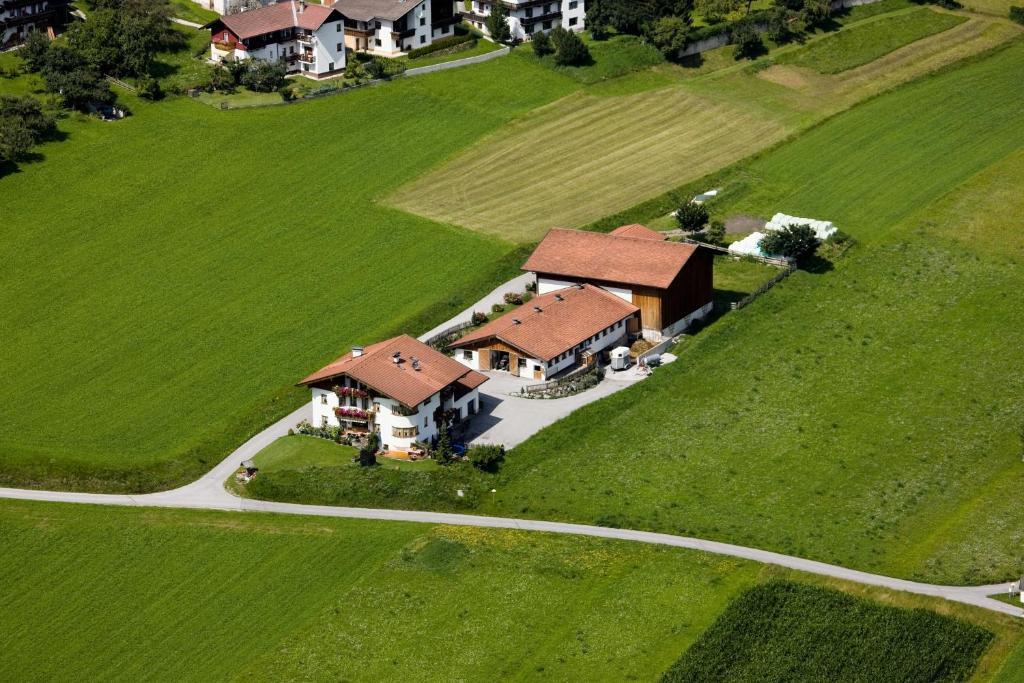 Apartamento Schlosserhof Telfes im Stubai Exterior foto