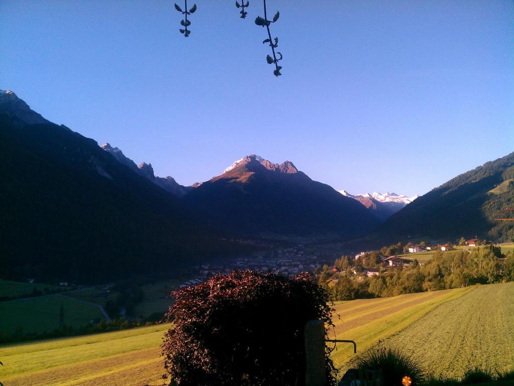 Apartamento Schlosserhof Telfes im Stubai Exterior foto