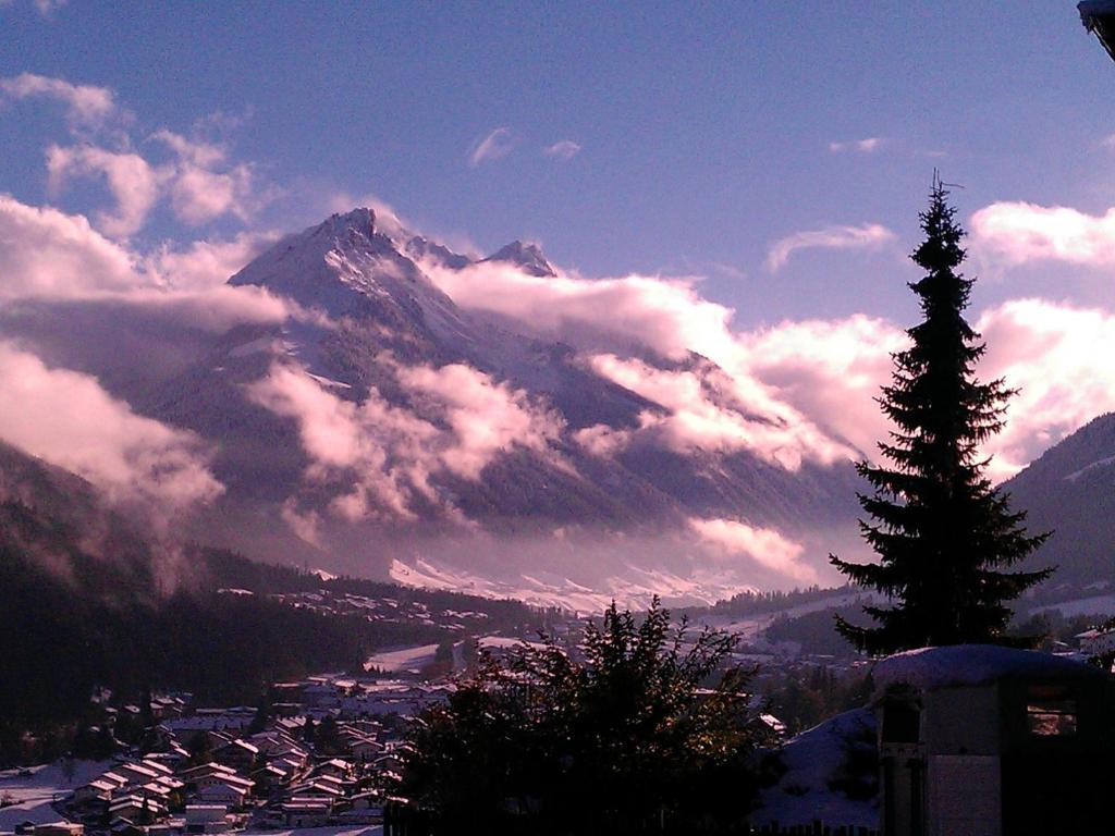 Apartamento Schlosserhof Telfes im Stubai Exterior foto